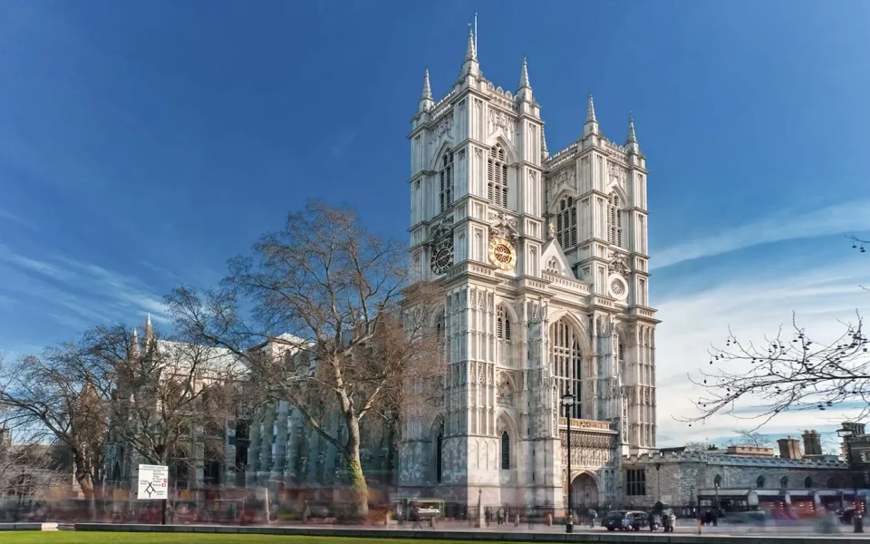 Die Türme und die Fassade von Westminster Abbey